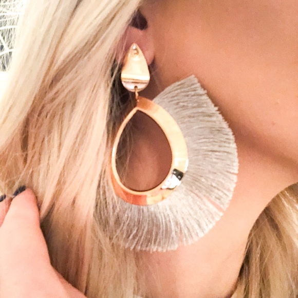 NWOT Gray and Gold Fringe Earrings - Picture 2 of 4